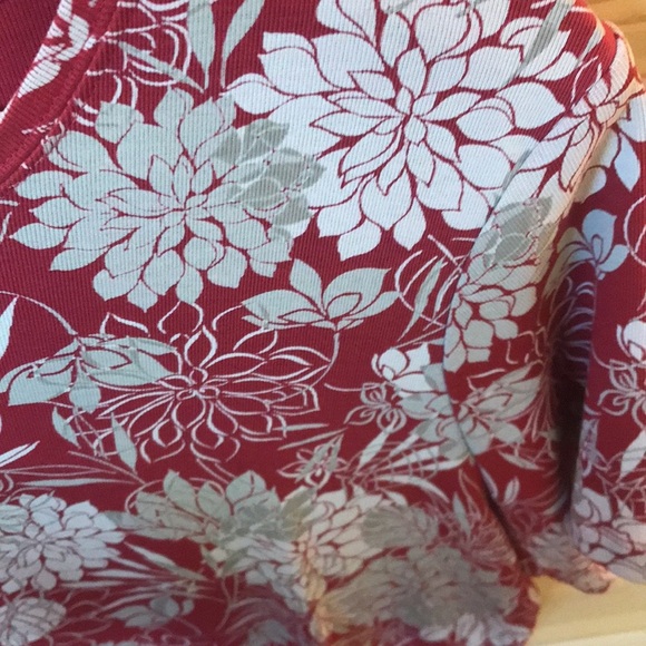 St. Johns Bay Red Floral Print T-Shirt Blouse Crewneck Size XL - Picture 3 of 6